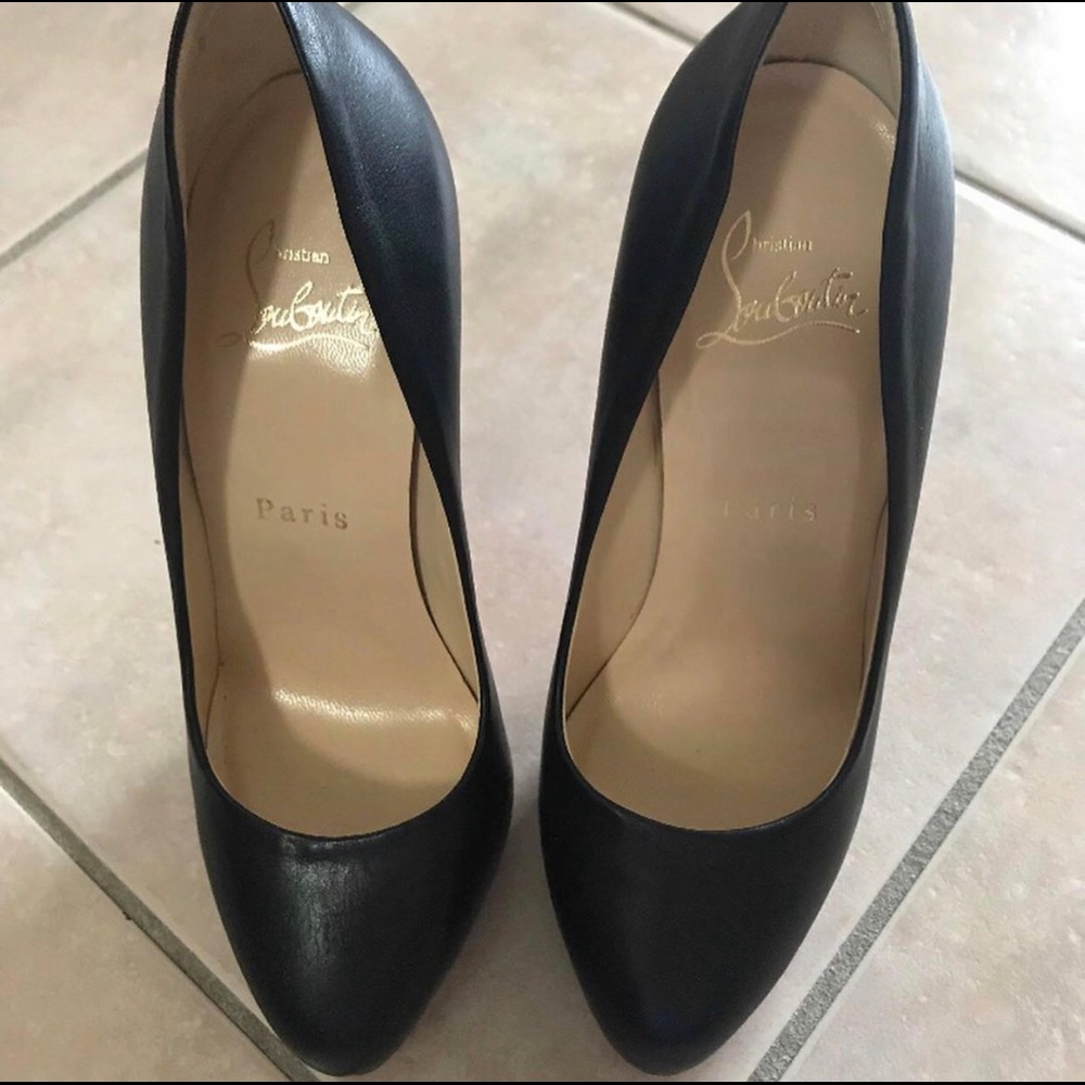 Louboutin black pump